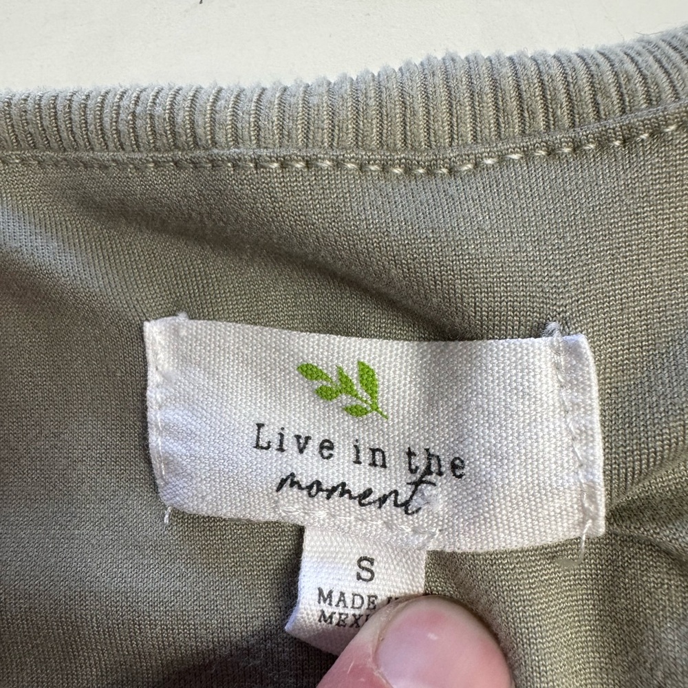 Live in the Moment Women’s Sz S Olive Green Square Neck Henley Ribbed Shirt Top - Picture 2 of 6